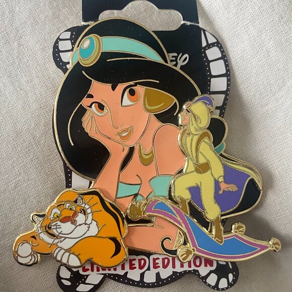 Disney Pin  Limited Edition 111403 DSSH - Jasmine - Aladdin - Jumbo Surprise - Picture 1 of 3